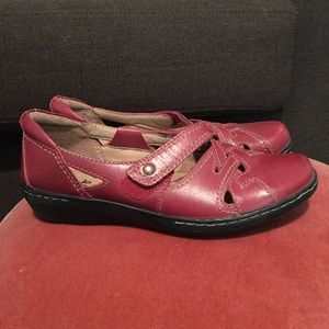 Clarks leather maryjane style flats like new
